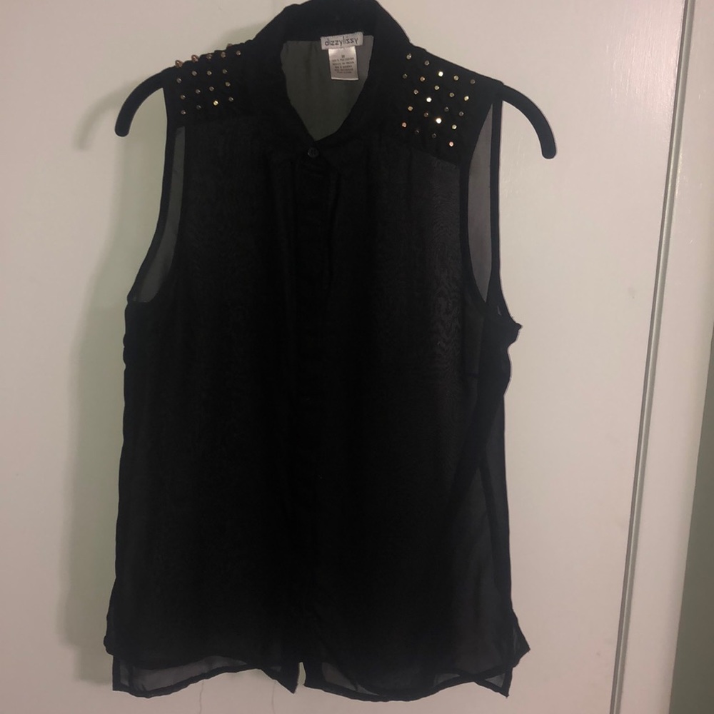 Black button don sleeveless shirt